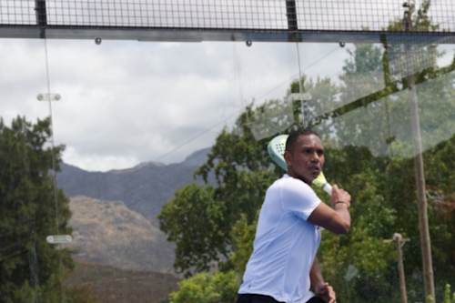 Kan je een topspin bij padel uitvoeren?